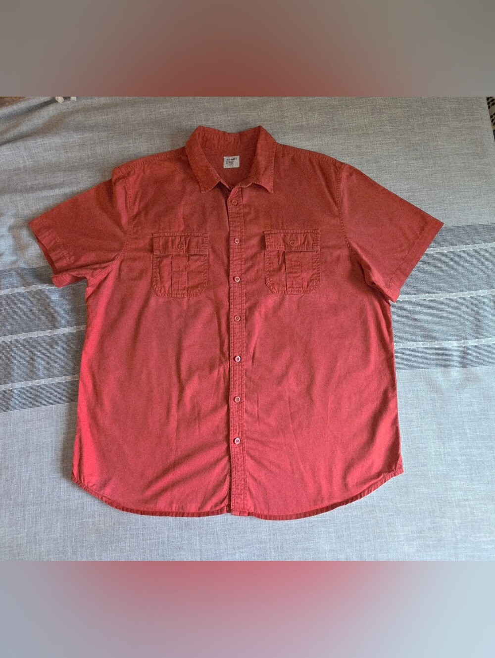 Old Navy Men's Short-Sleeve Button-Down Shirt in Rust Red